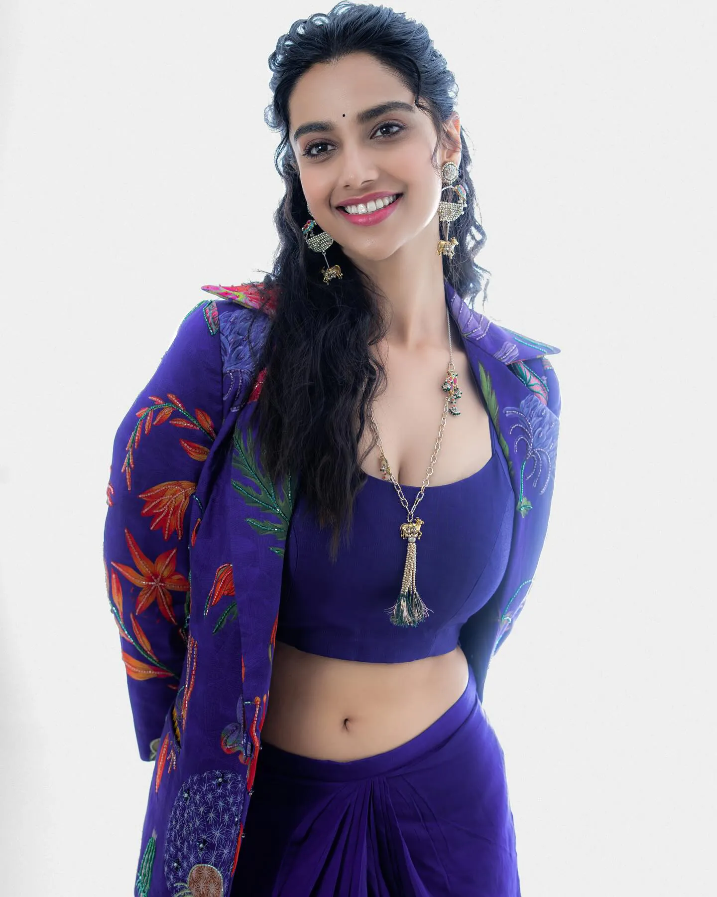 Meenaakshi Chaudhary - meenaakshi-chaudhary-sexy-9.webp